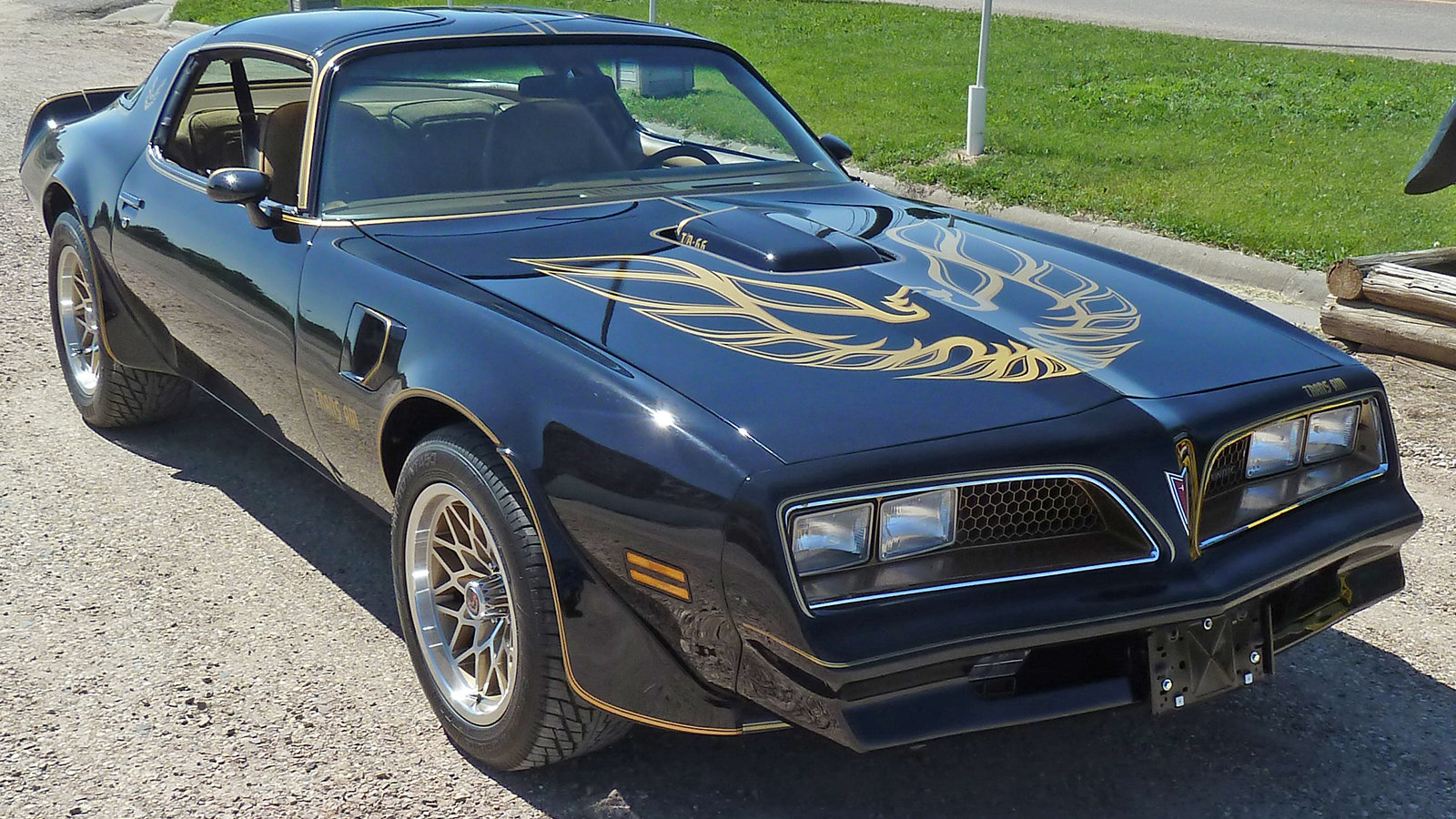 1977 Pontiac Firebird Trans Am - Smokey and the Bandit Car.